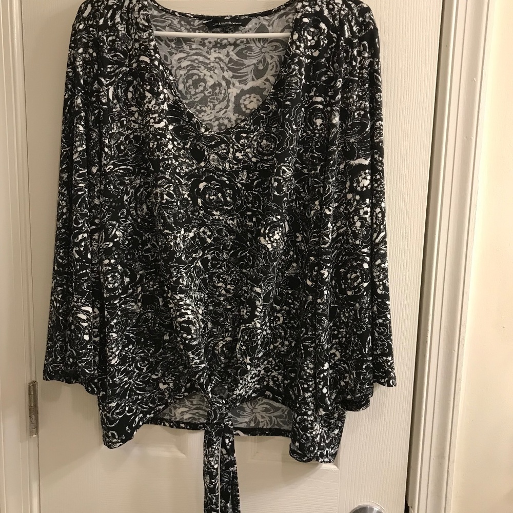 Zac and Rachel Woman High-Low Tie Front